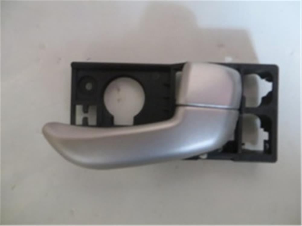 Hyundai  İ10 Ön Kapı İç Açma Kolu Sağ Taraf Gümüş 2008-2011 İthal Marka 82620-0X010S4