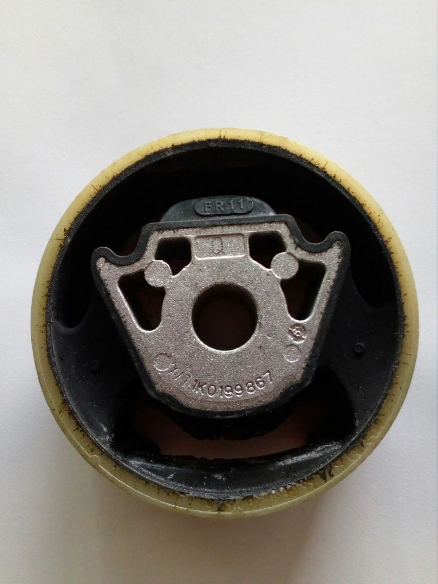 Volkswagen Golf 5 2004 - 2008 Model Arası Travers Takozu Alt İthal Marka 1K0199867