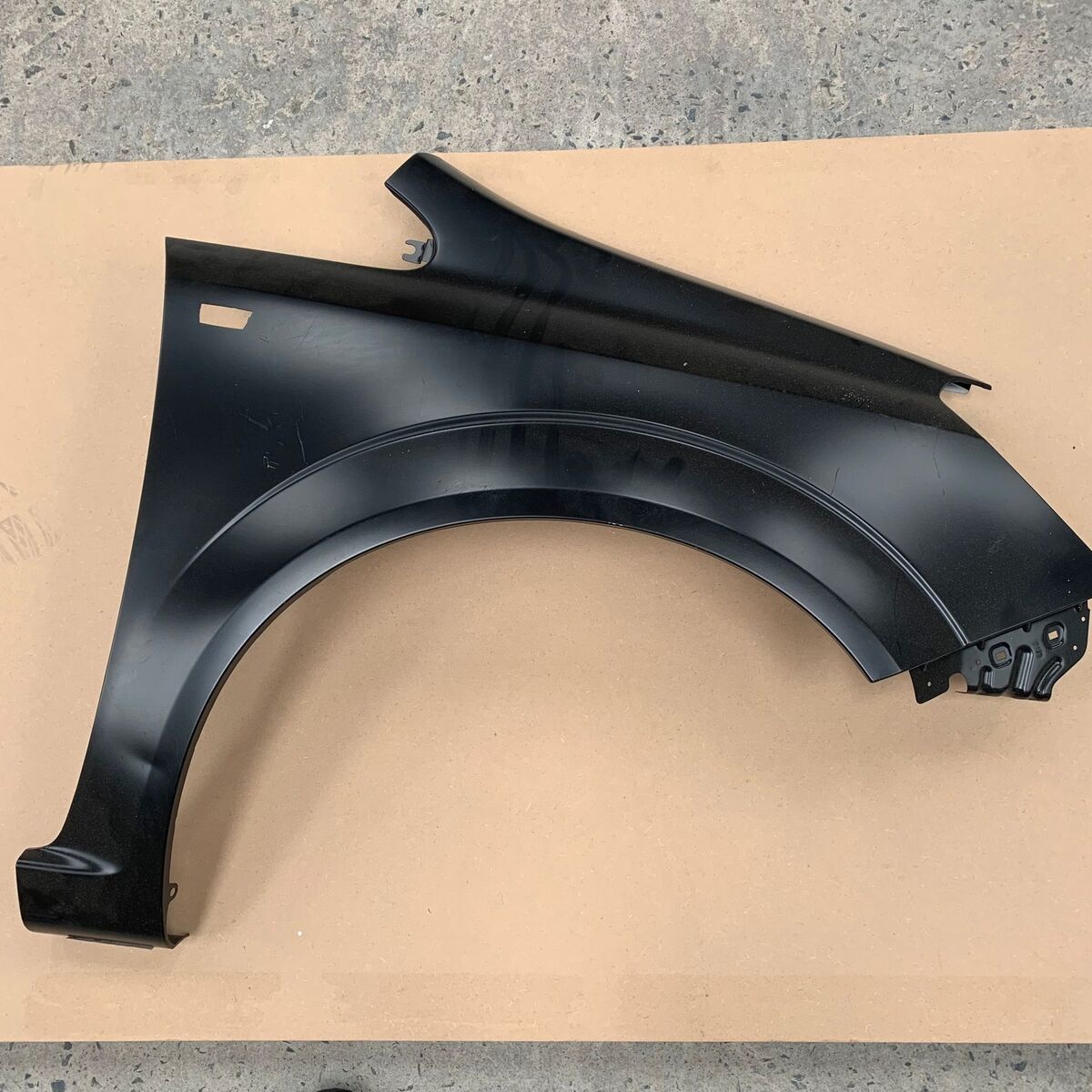 Opel Zafira B Ön Sağ Çamurluk İthal Ürün 93184412